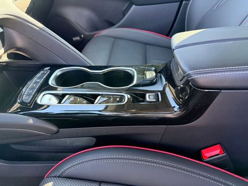 Used 2022 Buick Envision Essence w/ Technology Package I image 27