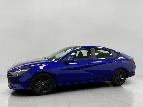 Certified 2023 Hyundai Elantra SEL w/ Preferred Accessory Package FWD image 8