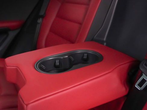 Certified 2026 Porsche Macan AWD/4WD image 30
