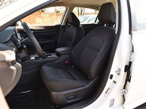 Used 2025 Nissan Altima 2.5 SV image 19