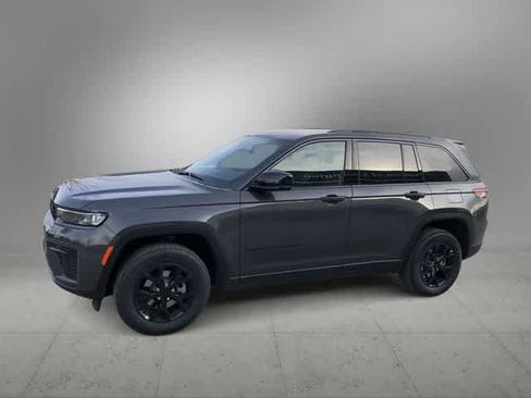 New 2026 Jeep Grand Cherokee Altitude image 3