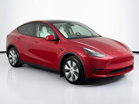 Used 2023 Tesla Model Y Long Range image 2