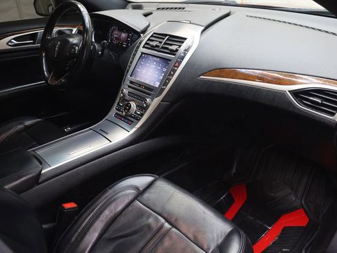 Used 2019 Lincoln MKZ Reserve FWD image 10
