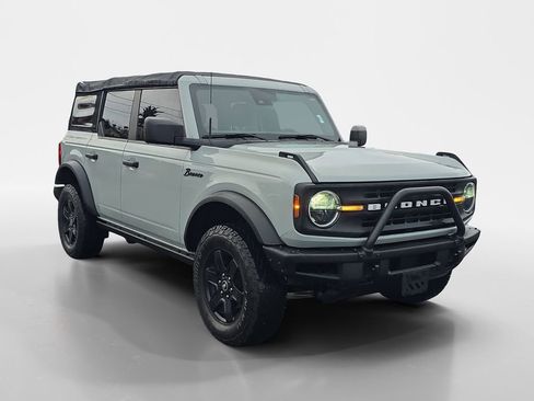 Used 2022 Ford Bronco Black Diamond image 9