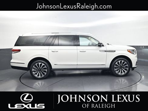 Used 2023 Lincoln Navigator L Reserve AWD/4WD image 6