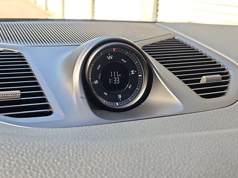 Certified 2025 Porsche Cayenne E-Hybrid AWD/4WD image 19