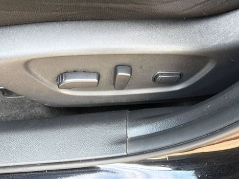 Used 2019 Nissan Rogue SV FWD image 18