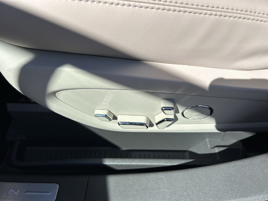 Used 2018 Lincoln MKX Reserve w/ Driver Assistance Package FWD image 25