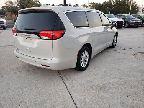 Used 2019 Chrysler Pacifica LX image 5