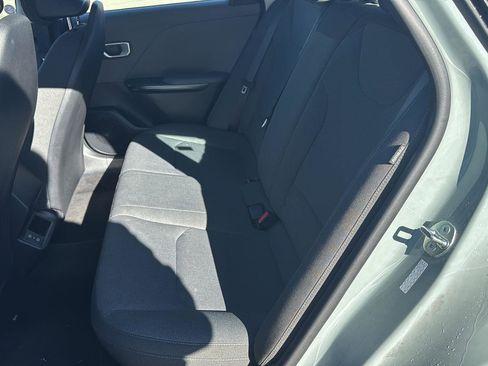 Used 2025 Kia K4 LXS image 11