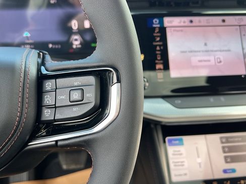 Used 2024 Jeep Wagoneer Launch Edition image 38