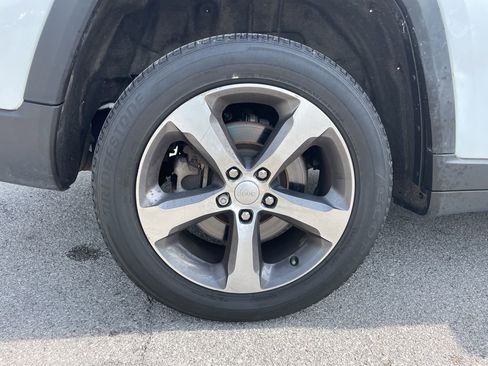 Used 2023 Jeep Grand Cherokee L Limited AWD/4WD image 18