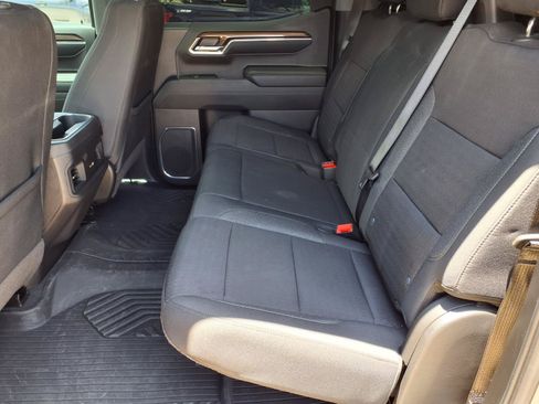 Used 2024 Chevrolet Silverado 1500 LT Trail Boss w/ LPO, Dark Essentials Package AWD/4WD image 11