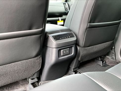 New 2026 Nissan Pathfinder SL FWD image 19