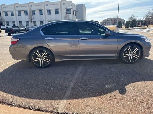 Used 2016 Honda Accord Touring image 6