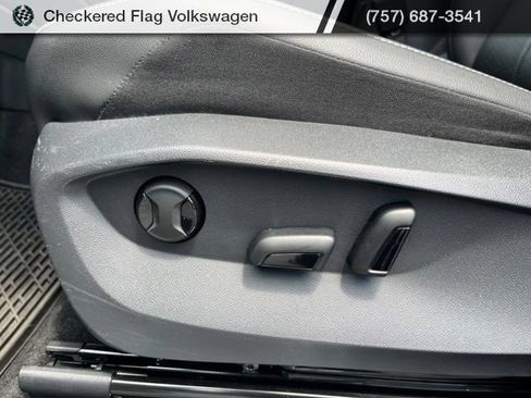 Used 2023 Volkswagen Tiguan SE R-Line AWD/4WD image 23