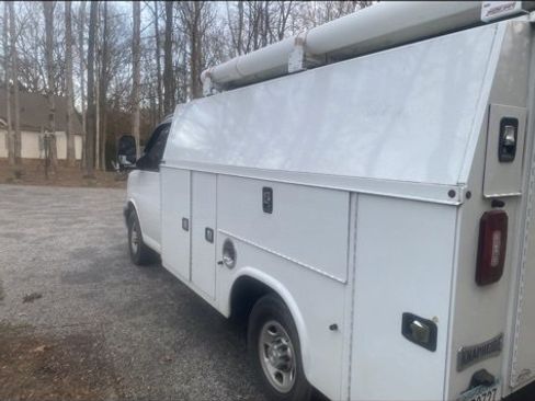 Used 2021 Chevrolet Express 3500 w/ Power Convenience Package image 2