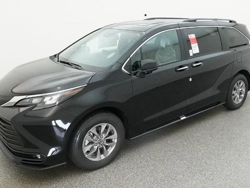 New 2026 Toyota Sienna XLE FWD image 1