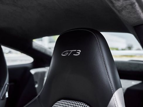 Used 2018 Porsche 911 GT3 RWD image 42