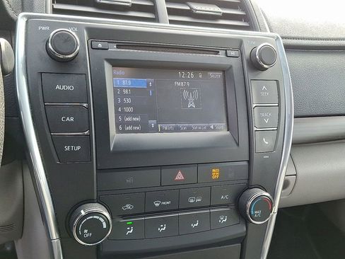 Used 2017 Toyota Camry LE image 4