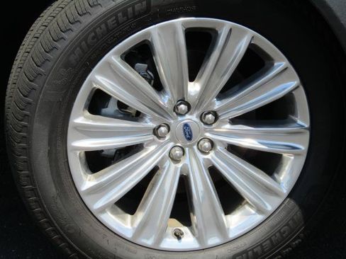 Used 2024 Ford Explorer Limited w/ Limited Technology Package AWD/4WD image 7
