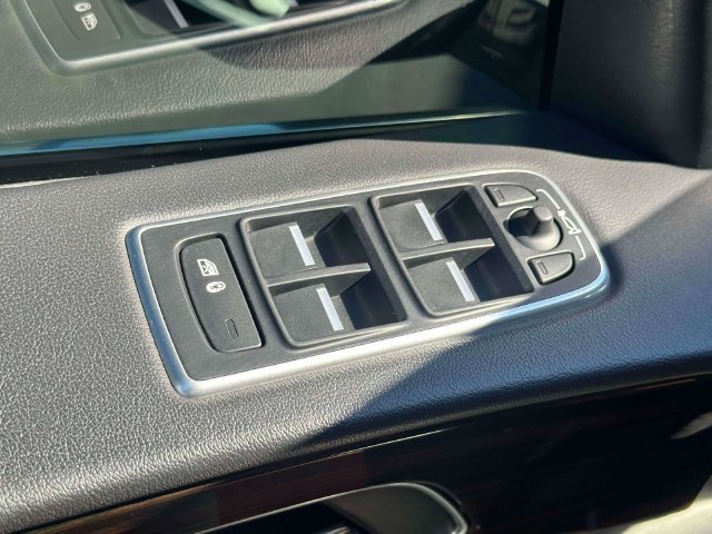 Used 2019 Jaguar F-PACE Portfolio AWD/4WD image 36