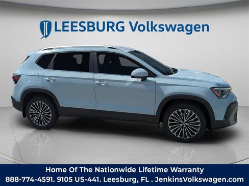 New 2026 Volkswagen Taos SE image 2