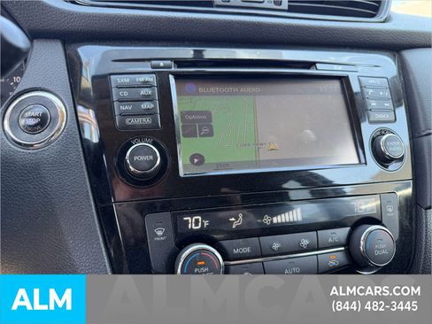 Used 2017 Nissan Rogue SV w/ SV Premium Package image 14