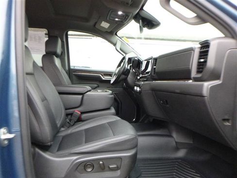 Used 2024 GMC Sierra 1500 SLT image 9