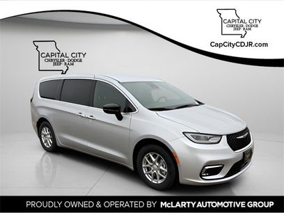 New 2026 Chrysler Pacifica Select