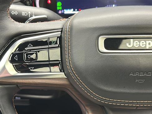 Used 2023 Jeep Grand Cherokee Summit AWD/4WD image 19