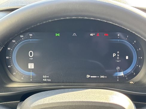 Used 2025 Volvo XC40 B5 Core image 21