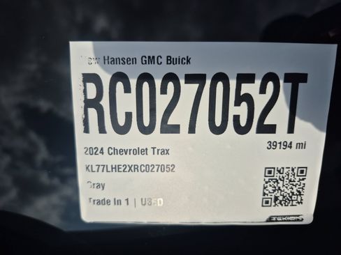 Used 2024 Chevrolet Trax LT w/ Sunroof Package FWD image 32