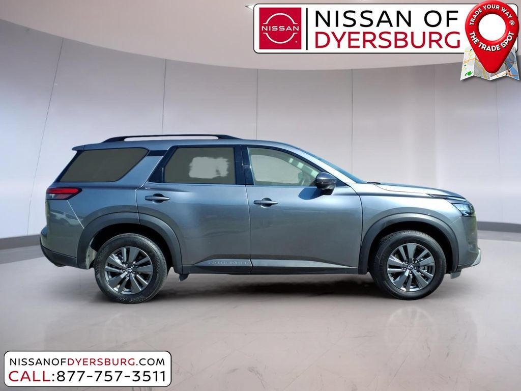 Used 2024 Nissan Pathfinder SV FWD image 2