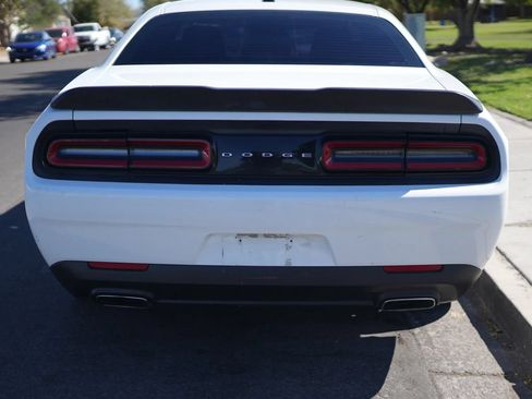 Used 2016 Dodge Challenger SXT RWD image 9