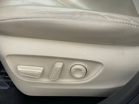 Used 2021 Toyota Highlander Limited image 16