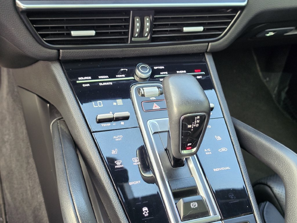 Certified 2022 Porsche Cayenne Platinum Edition AWD/4WD image 28