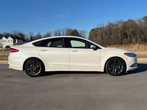 Used 2018 Ford Fusion SE w/ Equipment Group 201A image 4