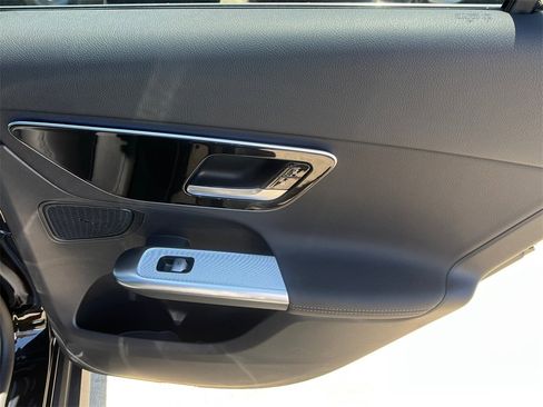 Used 2025 Mercedes-Benz GLC 300 GLC 300 image 19