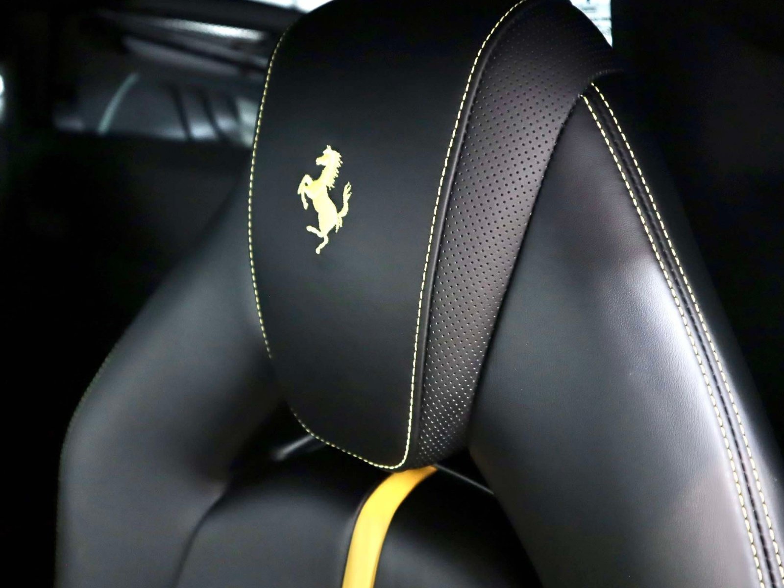Certified 2022 Ferrari F8 Tributo RWD image 26