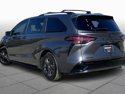 Used 2025 Toyota Sienna XSE image 12