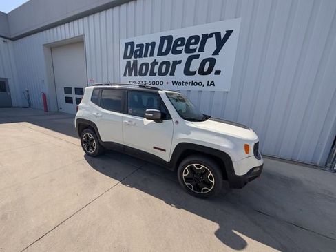Used 2016 Jeep Renegade Trailhawk w/ Premium Trailhawk Package AWD/4WD image 21