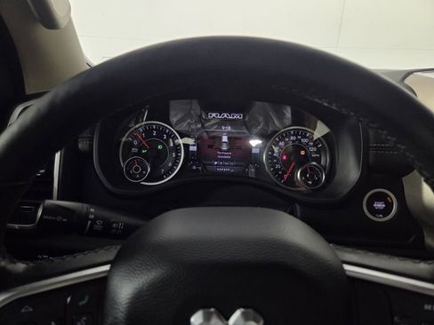 Used 2019 RAM 1500 Laramie AWD/4WD image 16