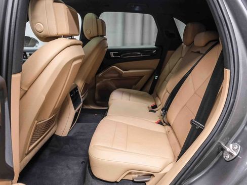 Used 2020 Porsche Cayenne image 19