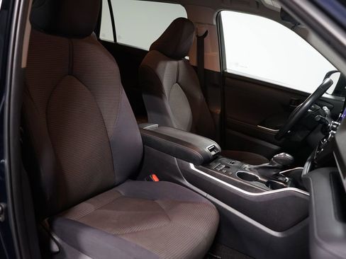 Used 2023 Toyota Highlander LE FWD image 28