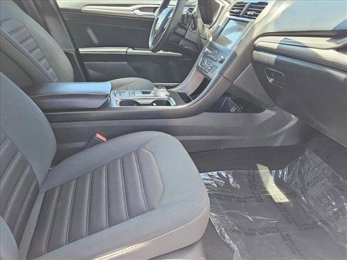 Used 2019 Ford Fusion SE FWD image 19