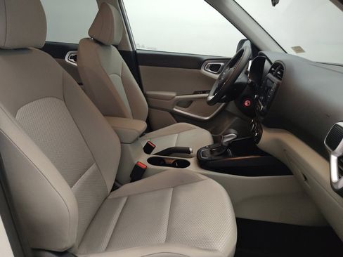 Used 2025 Kia Soul LX w/ LX Technology Package image 21