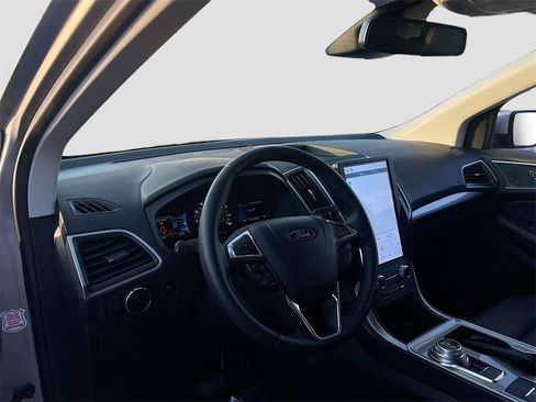 Used 2024 Ford Edge SEL image 9