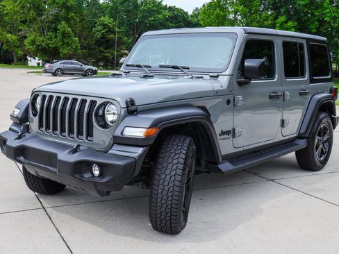 Used 2022 Jeep Wrangler Unlimited Sport AWD/4WD image 3
