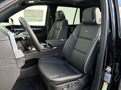 New 2026 Cadillac Escalade Luxury image 12